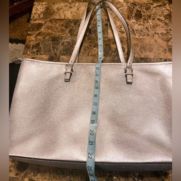 Michael Kors~Michael by Michael Kors Metallic Silver Leather Jet Set Traveler XL - Picture 14 of 17